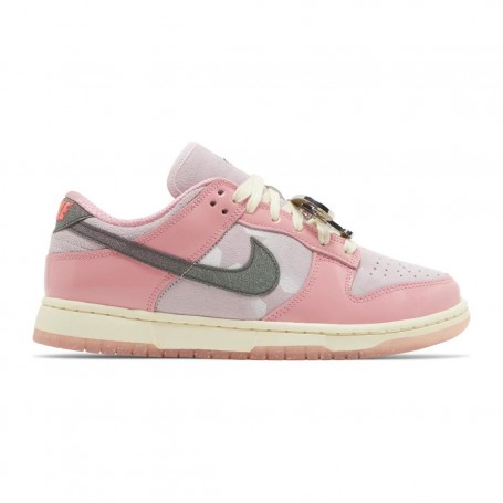 Nike Dunk Low LX Barbie
